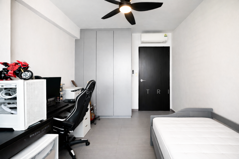 452A Sengkang West Way HDB Flat For Sale at S$ 660,000 | PropertyGuru Singapore - Bedroom