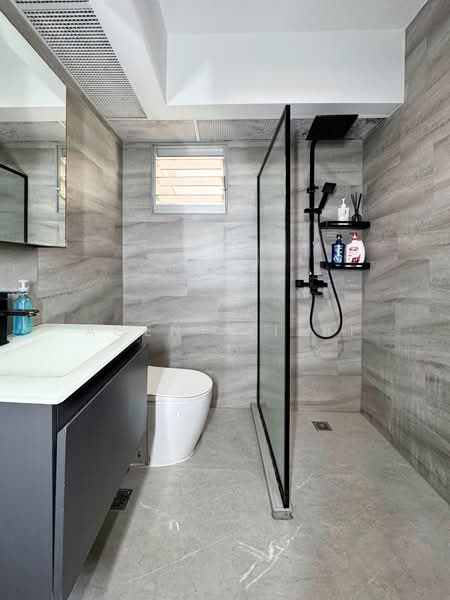 452A Sengkang West Way HDB Flat For Sale at S$ 660,000 | PropertyGuru Singapore - Bathroom