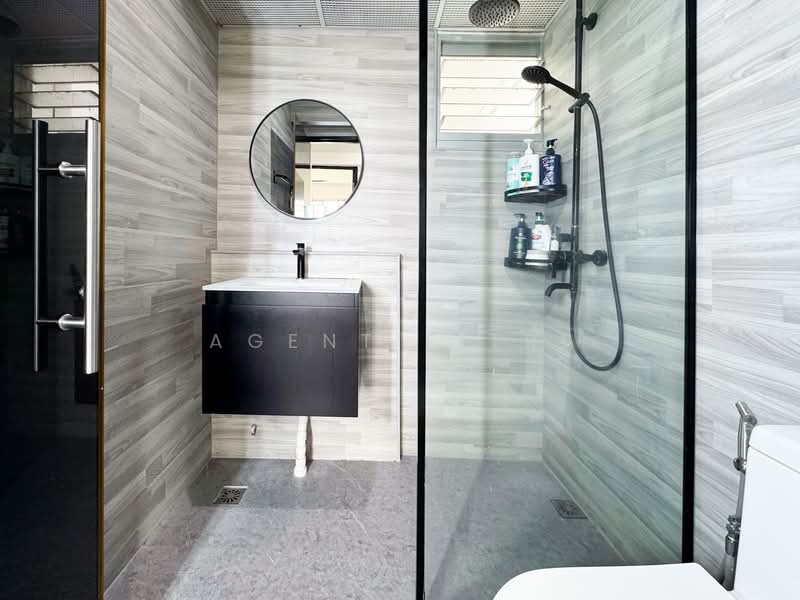 452A Sengkang West Way HDB Flat For Sale at S$ 660,000 | PropertyGuru Singapore - Bathroom