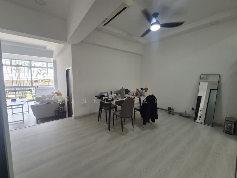 Lakepoint Condo, 2 Lakepoint Drive, 2 Bedrooms, 915 sqft, Condominium For Rent, by Annie Tan, 500080958 - Living Room - PropertyGuru.com.sg