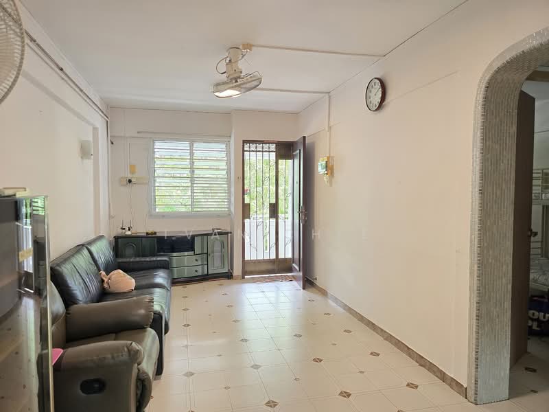 624 Ang Mo Kio Avenue 4 HDB Flat For Sale at S$ 450,000 | PropertyGuru Singapore - Living Room