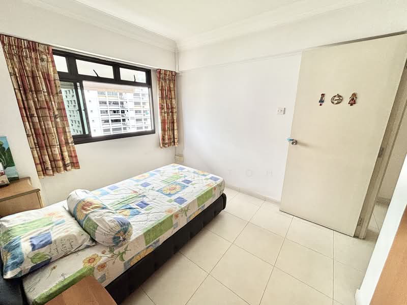683A Woodlands Drive 62 HDB Flat For Sale at S$ 632,888 | PropertyGuru Singapore - Bedroom