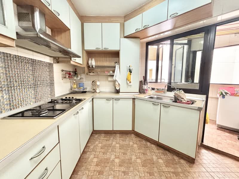 683A Woodlands Drive 62 HDB Flat For Sale at S$ 632,888 | PropertyGuru Singapore - Kitchen