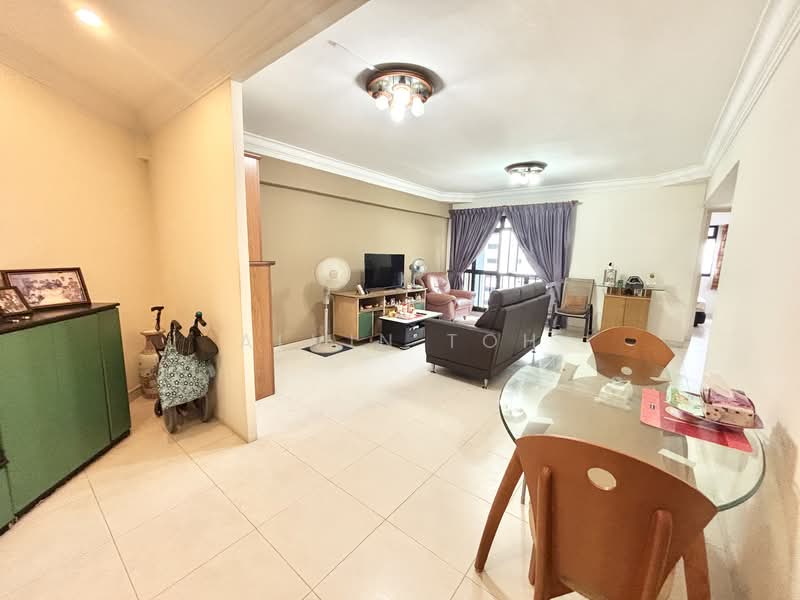 683A Woodlands Drive 62 HDB Flat For Sale at S$ 632,888 | PropertyGuru Singapore - Living Room