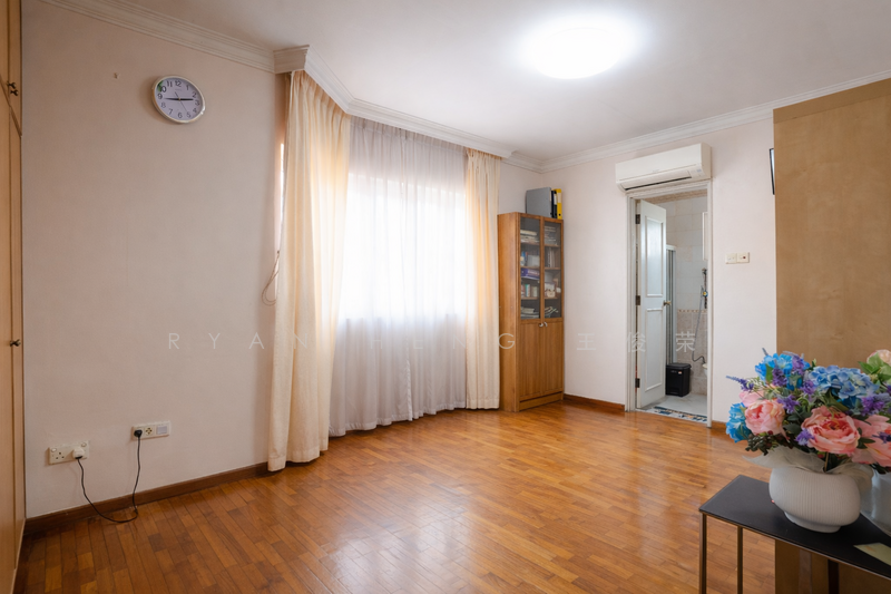 Just Listed! Spacious 2.5 Sty Semi-D | Close to Park Connector Semi-Detached House For Sale at S$ 7,000,000 | PropertyGuru Singapore - Living Room