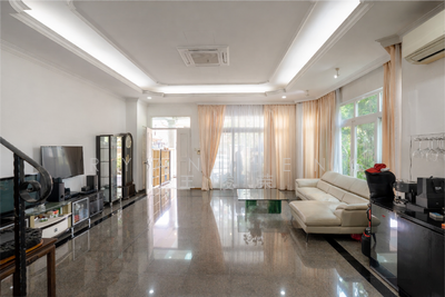 For Sale - Just Listed! Spacious 2.5 Sty Semi-D | Close to Park Connector