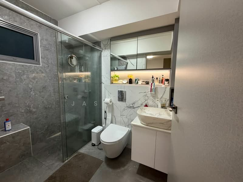 519B Tampines Central 8 HDB Flat For Sale at S$ 1,188,288 | PropertyGuru Singapore - Bathroom