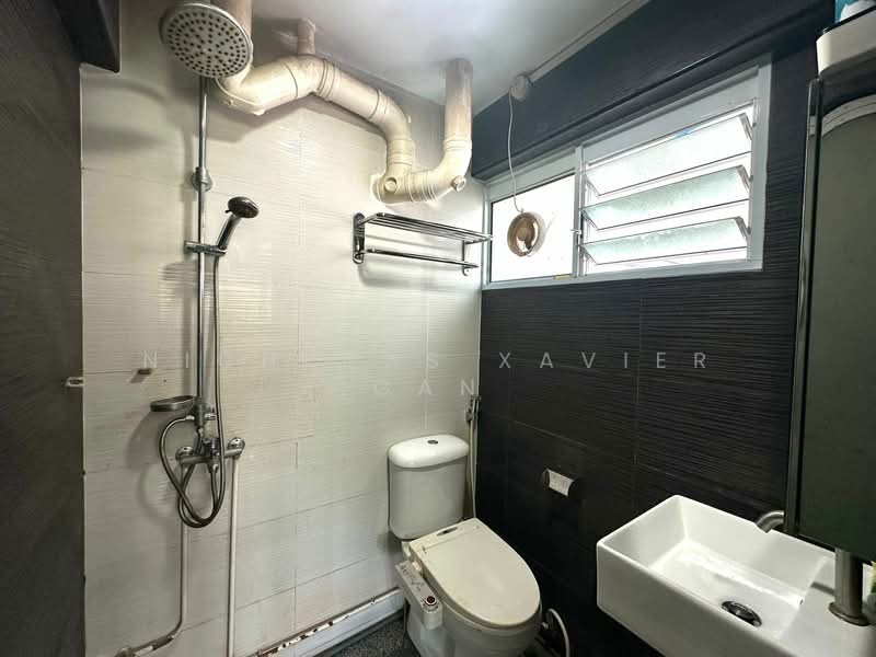 124 Mcnair Road HDB Flat For Sale at S$ 550,000 | PropertyGuru Singapore - Bathroom