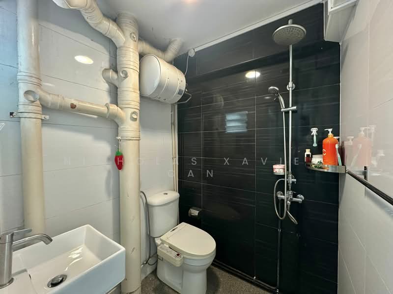 124 Mcnair Road HDB Flat For Sale at S$ 550,000 | PropertyGuru Singapore - Bathroom