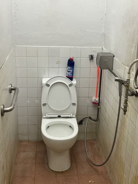 12 Jalan sembilang, Sin Ming, 4 Bedrooms, 1,350 sqft, Terraced House For Rent, by Andrew Soh, 500081005 - Bathroom - PropertyGuru.com.sg