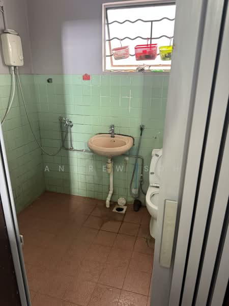 12 Jalan sembilang, Sin Ming, 4 Bedrooms, 1,350 sqft, Terraced House For Rent, by Andrew Soh, 500081005 - Bathroom - PropertyGuru.com.sg