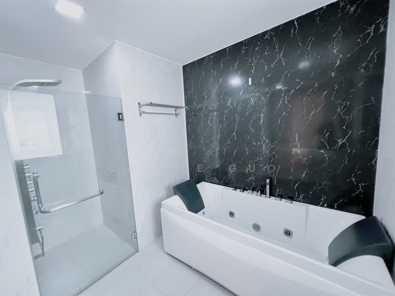 Burlington Square Apartment For Sale at S$ 3,800,000 | PropertyGuru Singapore - Bathroom