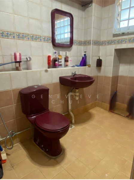 351 Tampines Street 33 HDB Flat For Sale at S$ 750,000 | PropertyGuru Singapore - Common Bath