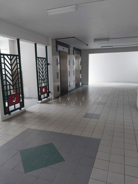 351 Tampines Street 33 HDB Flat For Sale at S$ 750,000 | PropertyGuru Singapore - Corridor