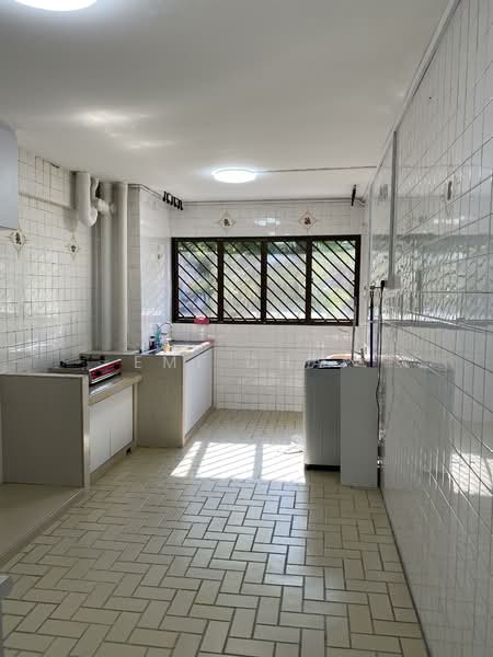 258 Tampines Street 21 HDB Flat For Sale at S$ 510,000 | PropertyGuru Singapore - Kitchen