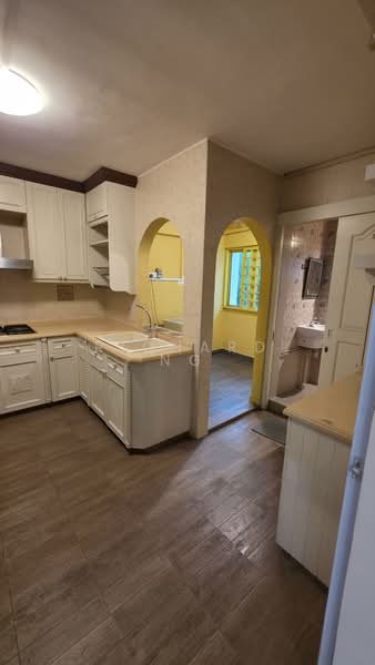 603 Choa Chu Kang Street 62 HDB Flat For Sale at S$ 950,000 | PropertyGuru Singapore - Kitchen