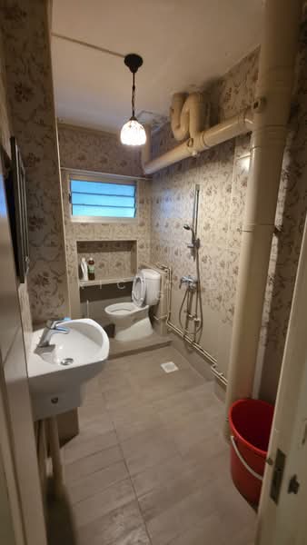 603 Choa Chu Kang Street 62 HDB Flat For Sale at S$ 950,000 | PropertyGuru Singapore - Bathroom
