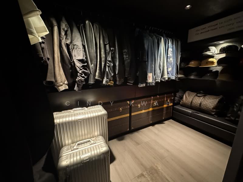 The Hillier Condominium For Sale at S$ 1,200,000 | PropertyGuru Singapore - Walk-In Wardrobe 