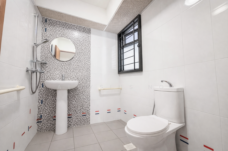 101A Bidadari Park Drive HDB Flat For Sale at S$ 828,888 | PropertyGuru Singapore - Common Bathroom