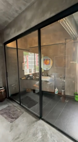 Little India/ Rochor/ Farrer Park Hipster Loft, , 3 Bedrooms, 1,890 sqft, Walk-up Apartment For Rent, by Susan Prior, 500081086 - Bathroom - PropertyGuru.com.sg