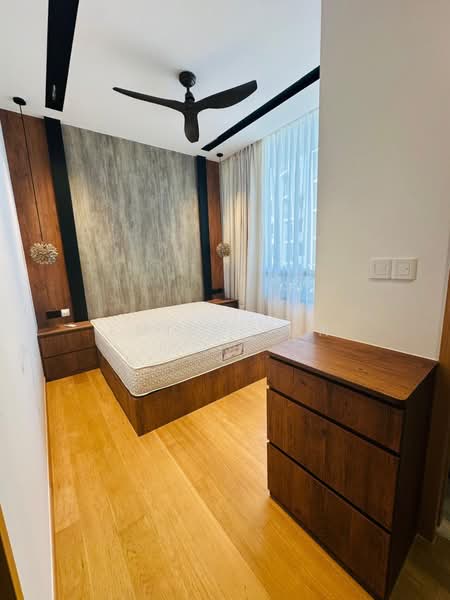The Crest Condominium For Sale at S$ 3,100,000 | PropertyGuru Singapore - Bedroom