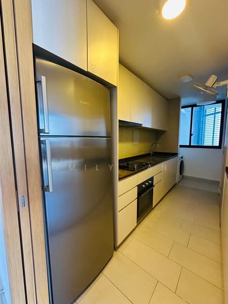 The Crest Condominium For Sale at S$ 3,100,000 | PropertyGuru Singapore - Kitchen