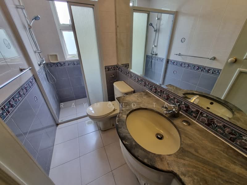 Unit near Haw Par Villa / NUS, , 4 Bedrooms, 1,227 sqft, Condominium For Rent, by Raymond Tay, 500081093 - Bathroom - PropertyGuru.com.sg
