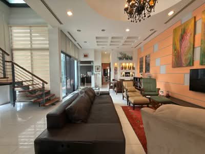 For Sale - ⭐️ Move in Ready Corner Terrace Opera Estate ⭐️