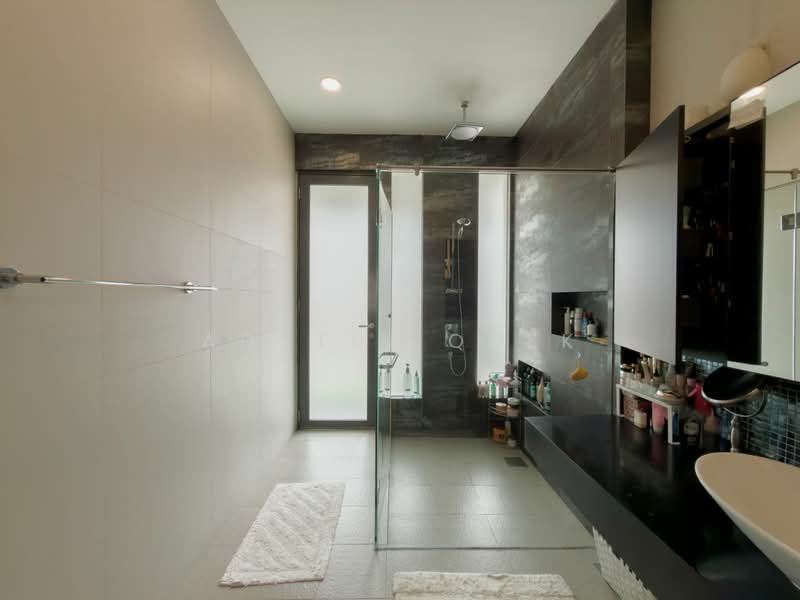 ⭐️ Move in Ready Corner Terrace Opera Estate ⭐️ Corner Terrace For Sale at S$ 6,499,999 | PropertyGuru Singapore - Bathroom