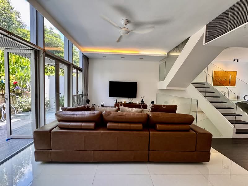 The Teneriffe Cluster House For Sale at S$ 3,900,000 | PropertyGuru Singapore - Living Room