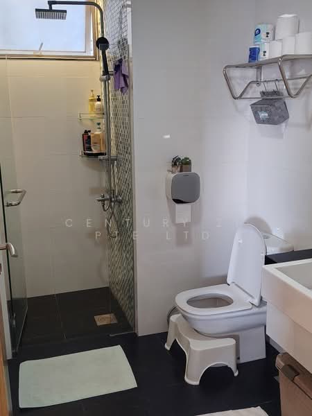 Oasis @ Elias Condominium For Sale at S$ 2,200,000 | PropertyGuru Singapore - Bathroom