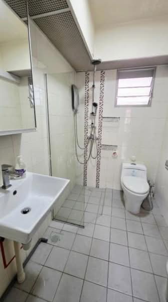 303D Punggol Place, 303D Punggol Place, 3 Bedrooms, 1,001 sqft, HDB Flat For Sale, by Robin Sim, 500081154 - Bathroom - PropertyGuru.com.sg