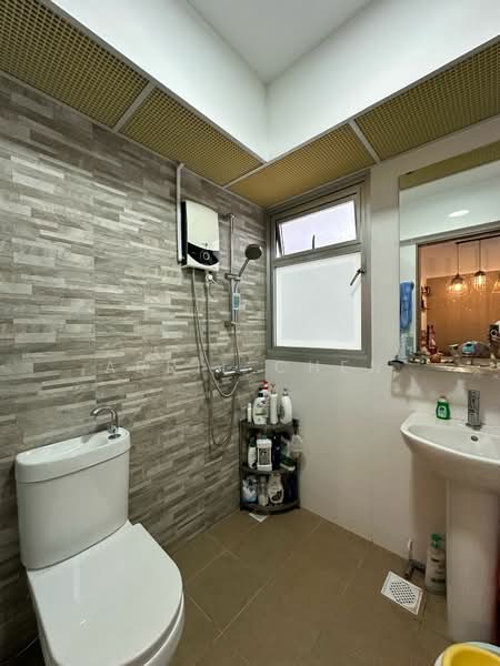 460D Bukit Batok West Avenue 9, 460D Bukit Batok West Avenue 9, 1 Bedroom, 505 sqft, HDB Flat For Rent, by April Chen, 500081169 - Bathroom - PropertyGuru.com.sg