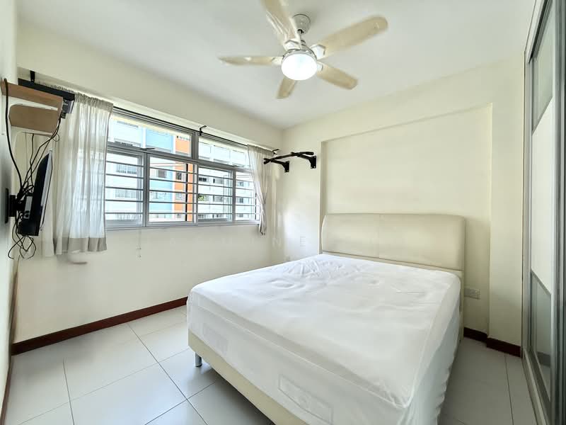 428B Yishun Avenue 11 HDB Flat For Sale at S$ 585,000 | PropertyGuru Singapore - Bedroom