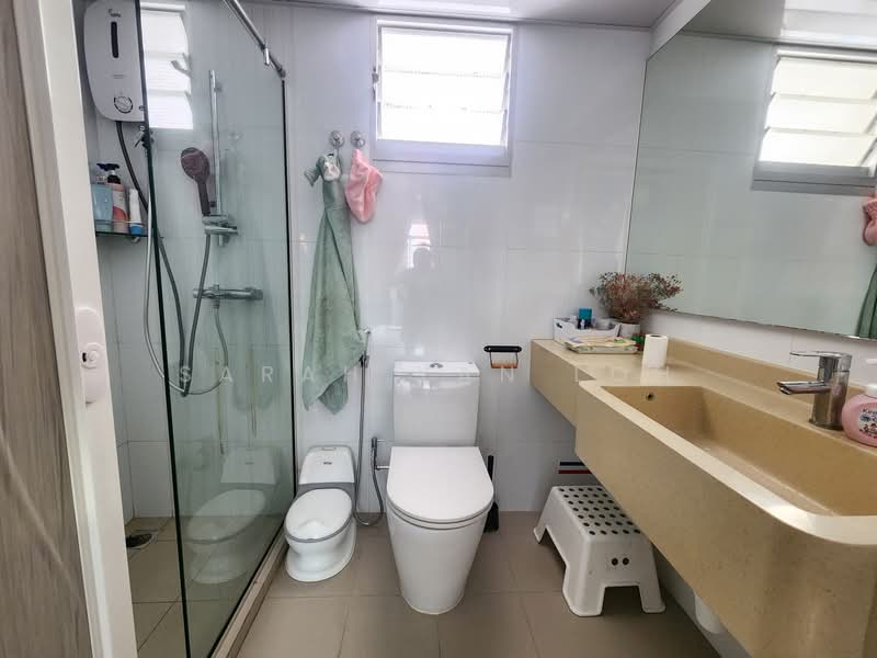 439B Bukit Batok West Avenue 8 HDB Flat For Sale at S$ 820,000 | PropertyGuru Singapore - Bathroom