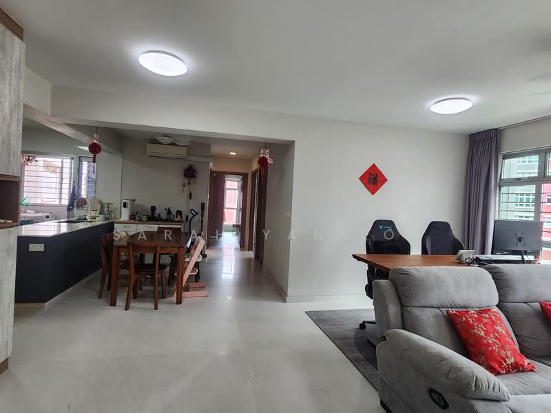439B Bukit Batok West Avenue 8 HDB Flat For Sale at S$ 820,000 | PropertyGuru Singapore - Living Room