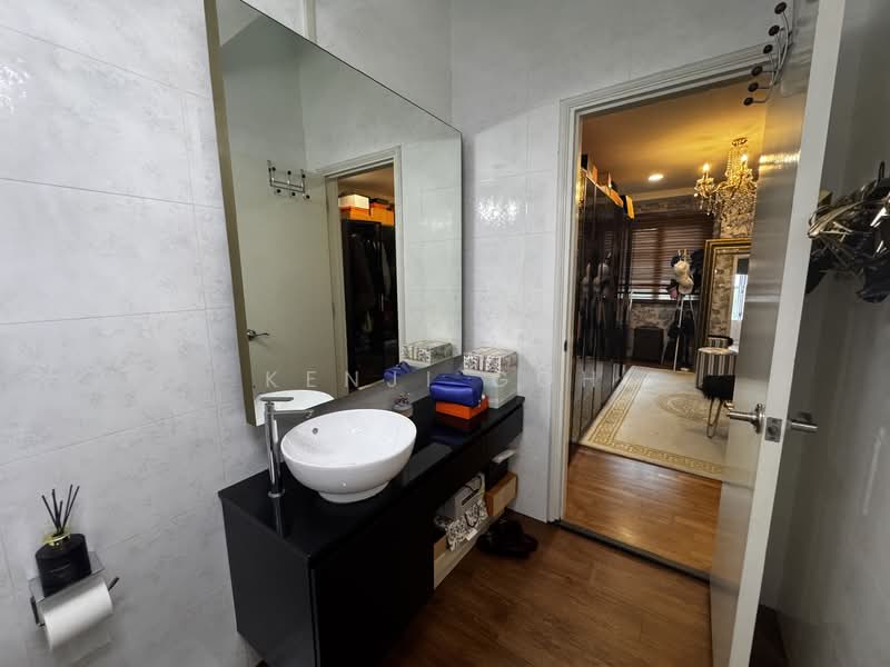 Saint Nicholas View Terraced House For Sale at S$ 3,500,000 | PropertyGuru Singapore - common bath