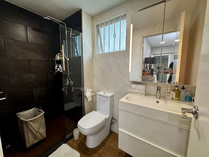 Saint Nicholas View Terraced House For Sale at S$ 3,500,000 | PropertyGuru Singapore - Ensuite bathroom