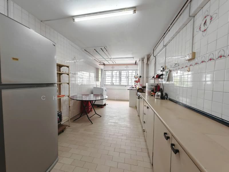 624 Ang Mo Kio Avenue 4 HDB Flat For Sale at S$ 450,000 | PropertyGuru Singapore - Kitchen