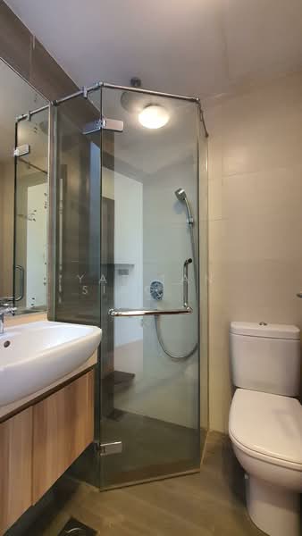 NottingHill Suites Apartment For Sale at S$ 998,000 | PropertyGuru Singapore - Bathroom