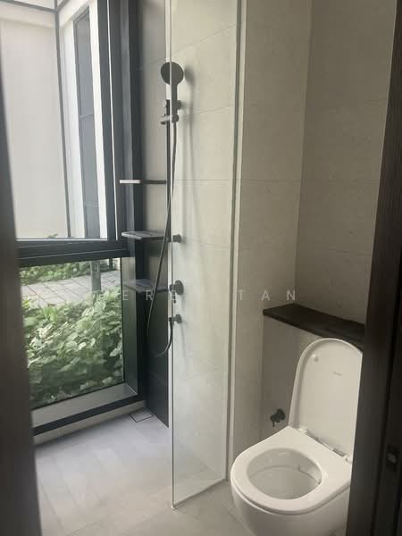 Jervois Mansion, 8 Jervois Close, 3 Bedrooms, 850 sqft, Condominium For Rent, by Derek Tan, 500081252 - Bathroom - PropertyGuru.com.sg