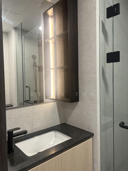 Jervois Mansion, 8 Jervois Close, 3 Bedrooms, 850 sqft, Condominium For Rent, by Derek Tan, 500081252 - Bathroom - PropertyGuru.com.sg