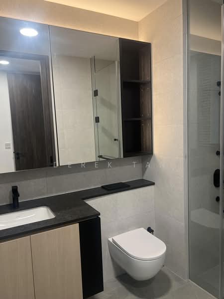 Jervois Mansion, 8 Jervois Close, 3 Bedrooms, 850 sqft, Condominium For Rent, by Derek Tan, 500081252 - Bathroom - PropertyGuru.com.sg