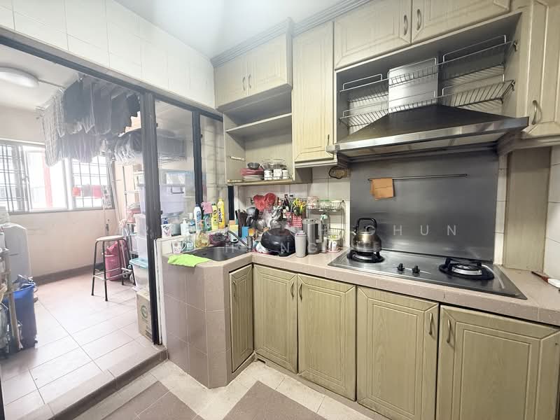 284 Toh Guan Road HDB Flat For Sale at S$ 858,888 | PropertyGuru Singapore - Kitchen