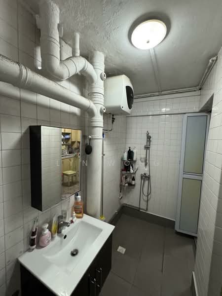 539 Jurong West Avenue 1, 539 Jurong West Avenue 1, Room Rental, 100 sqft, HDB Flat For Rent, by Lyn Wong, 500081265 - Bathroom - PropertyGuru.com.sg