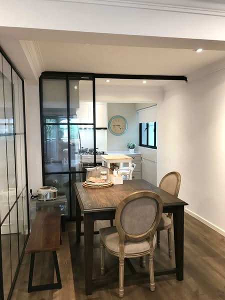 714 Ang Mo Kio Avenue 6 HDB Flat For Sale at S$ 800,000 | PropertyGuru Singapore - Dining & Kitchen