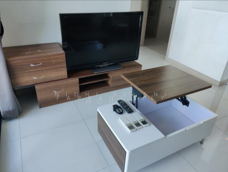 J Gateway, 2 Gateway Drive, 2 Bedrooms, 678 sqft, Condominium For Rent, by Nidhi Belani Mohan, 500081284 - Living Room - PropertyGuru.com.sg