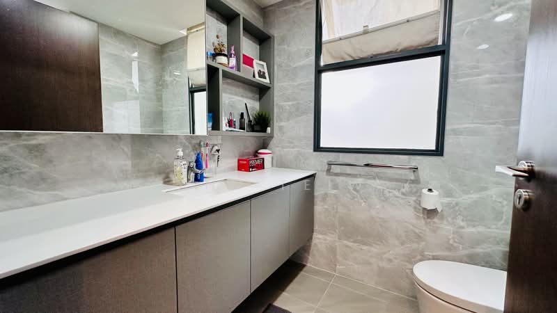 The Brownstone Condominium For Sale at S$ 2,728,888 | PropertyGuru Singapore - Master Bathroom