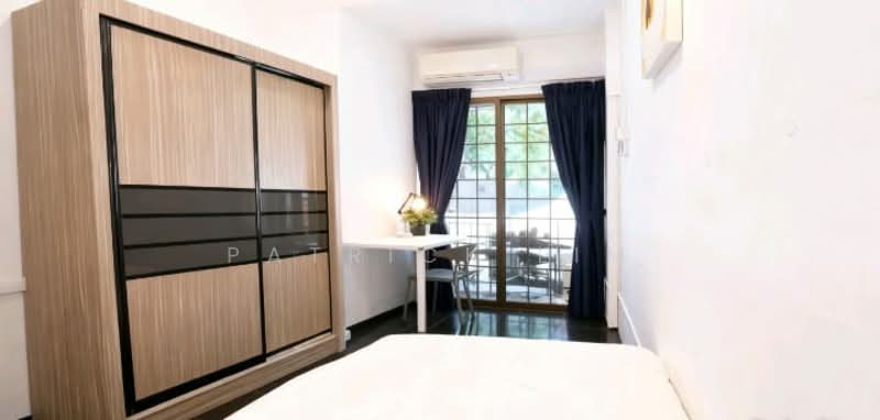 Bedroom with balcony 