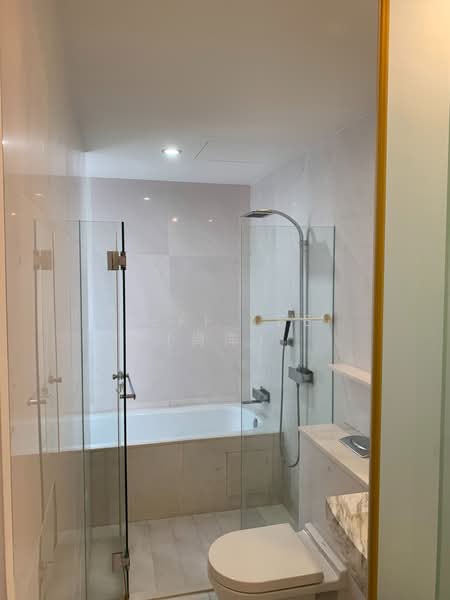 Cairnhill Residences, 31 Cairnhill Circle, 2 Bedrooms, 904 sqft, Apartment For Rent, by Jeff Tee (尚洋）, 500081334 - Bathroom - PropertyGuru.com.sg